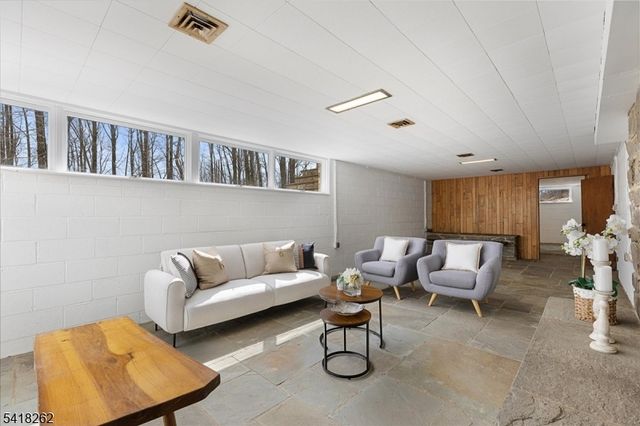 42 Stouts Rd, Montgomery Twp., NJ 08558