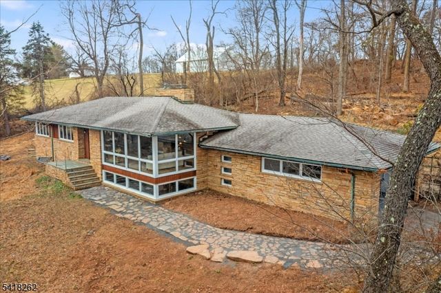 42 Stouts Rd, Montgomery Twp., NJ 08558