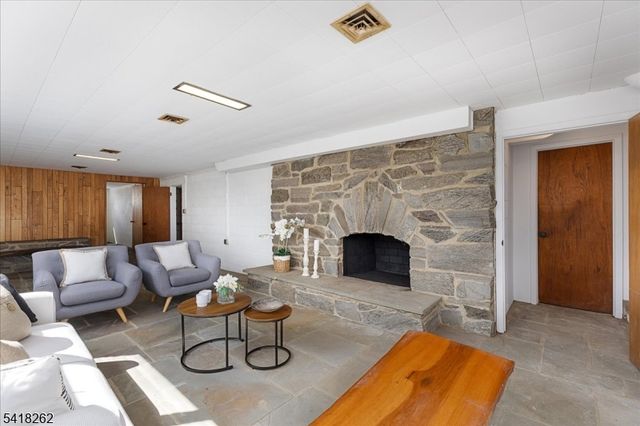 42 Stouts Rd, Montgomery Twp., NJ 08558
