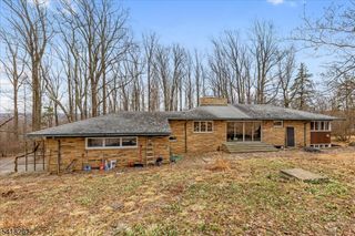 42 Stouts Rd, Montgomery Twp., NJ 08558