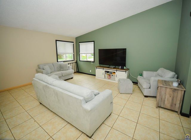 2213 W 22nd Ave, Emporia, KS 66801