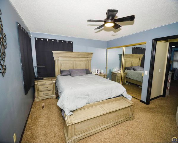 2213 W 22nd Ave, Emporia, KS 66801