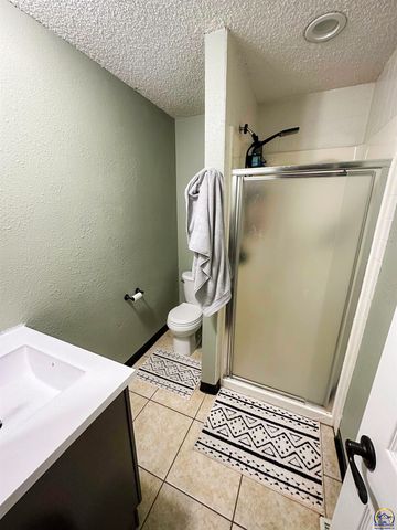 2213 W 22nd Ave, Emporia, KS 66801