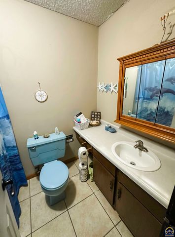 2213 W 22nd Ave, Emporia, KS 66801