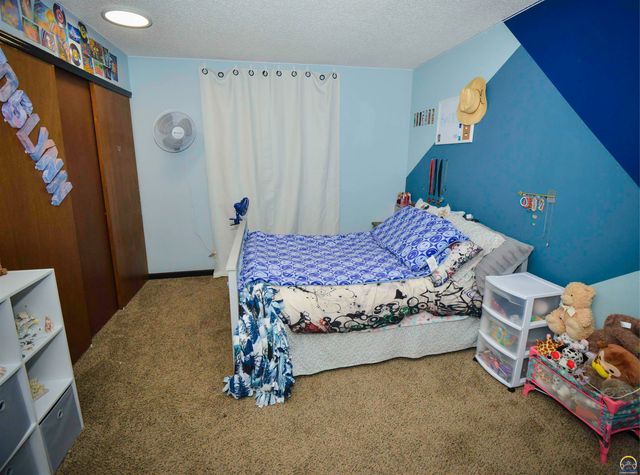 2213 W 22nd Ave, Emporia, KS 66801