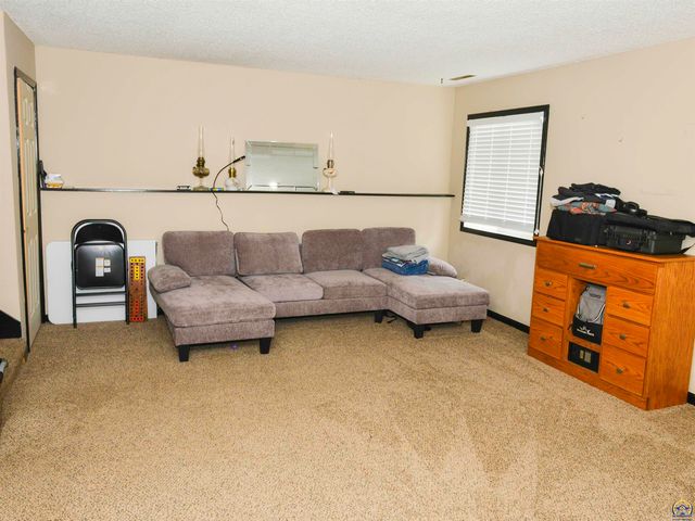 2213 W 22nd Ave, Emporia, KS 66801