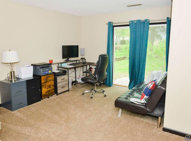 2213 W 22nd Ave, Emporia, KS 66801