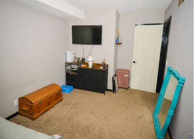 2213 W 22nd Ave, Emporia, KS 66801