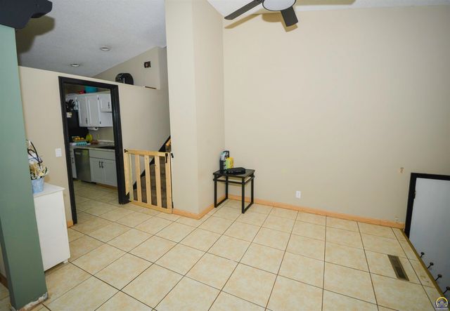 2213 W 22nd Ave, Emporia, KS 66801