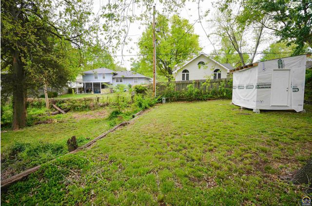 2213 W 22nd Ave, Emporia, KS 66801