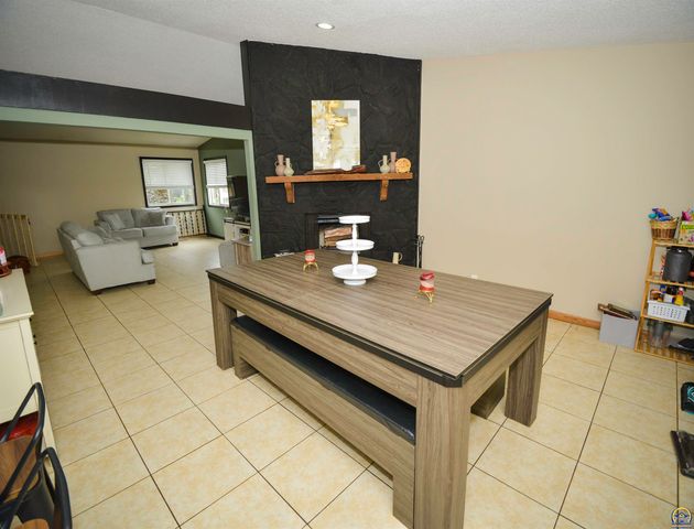 2213 W 22nd Ave, Emporia, KS 66801