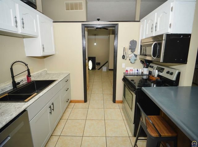 2213 W 22nd Ave, Emporia, KS 66801