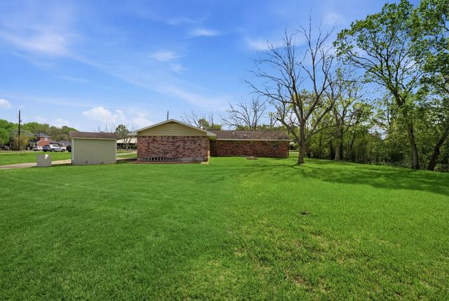 12410 Roy Road, Brookside, TX 77581