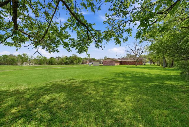 12410 Roy Road, Brookside, TX 77581