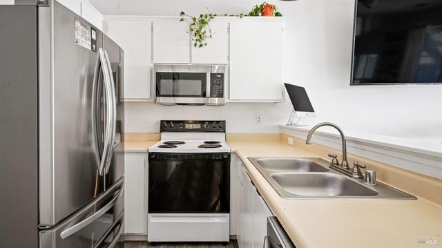 1532 Pinebrook Pl, Santa Rosa, CA 95403