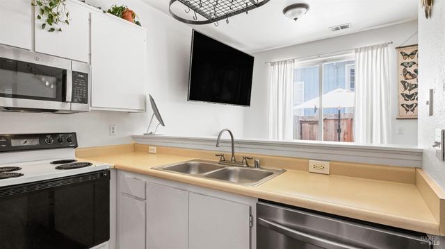 1532 Pinebrook Pl, Santa Rosa, CA 95403