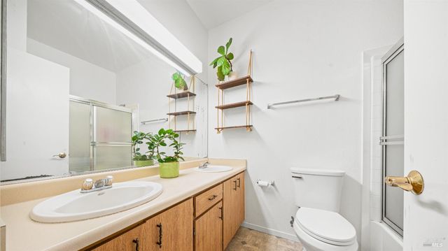 1532 Pinebrook Pl, Santa Rosa, CA 95403