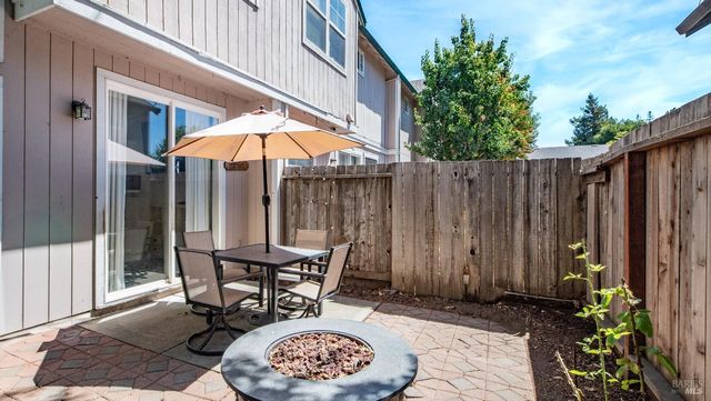 1532 Pinebrook Pl, Santa Rosa, CA 95403