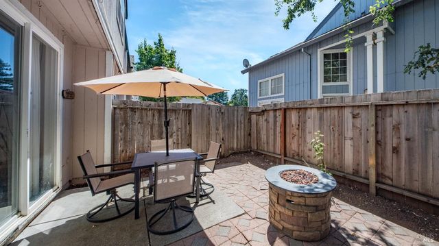 1532 Pinebrook Pl, Santa Rosa, CA 95403