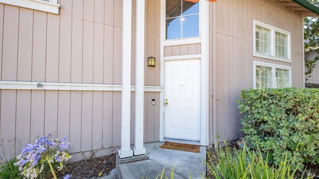1532 Pinebrook Pl, Santa Rosa, CA 95403