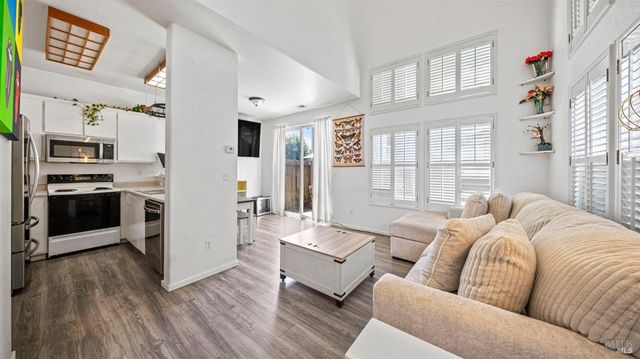 1532 Pinebrook Pl, Santa Rosa, CA 95403