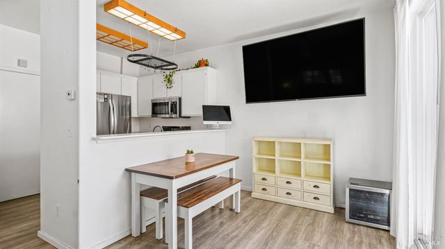 1532 Pinebrook Pl, Santa Rosa, CA 95403