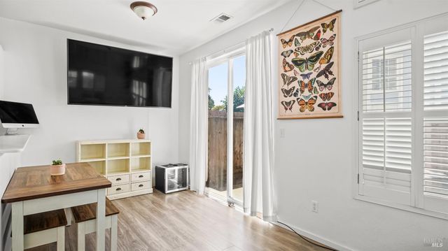 1532 Pinebrook Pl, Santa Rosa, CA 95403