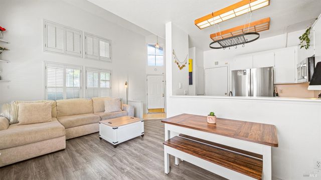 1532 Pinebrook Pl, Santa Rosa, CA 95403