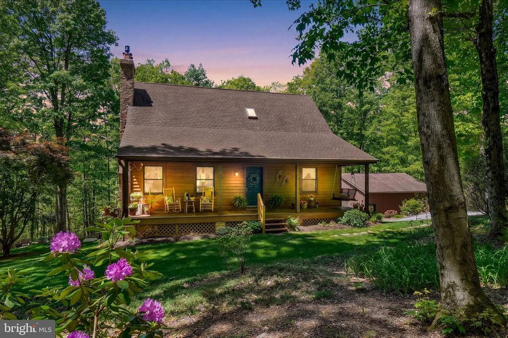 2385 BREMER RD, Dover, PA 17315
