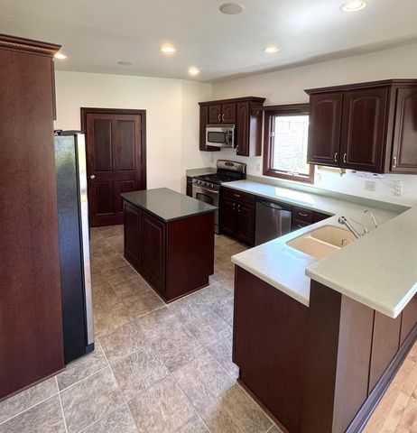 145 Victoria CIRCLE, Union Grove, WI 53182