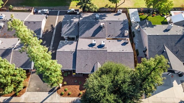 570 W Escalon Avenue, Clovis, CA 93612