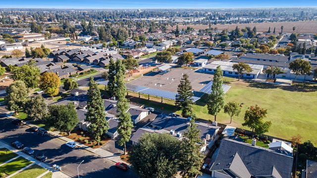 570 W Escalon Avenue, Clovis, CA 93612