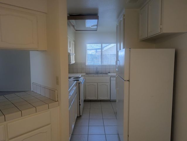 570 W Escalon Avenue, Clovis, CA 93612