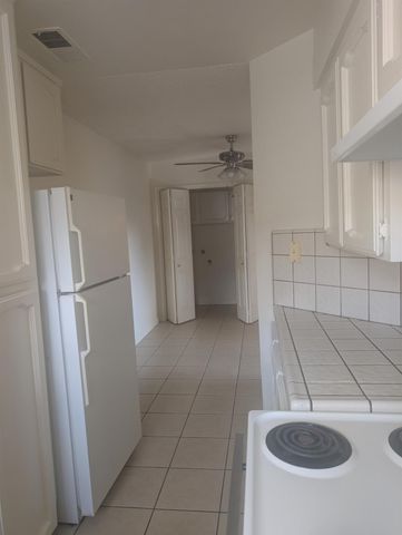 570 W Escalon Avenue, Clovis, CA 93612