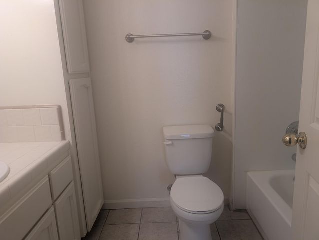 570 W Escalon Avenue, Clovis, CA 93612