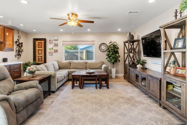 11941 Callado Rd, San Diego, CA 92128