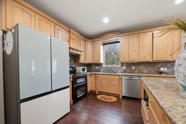 6915 W Garden Ridge Ct, Wichita, KS 67205