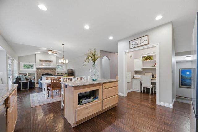 6915 W Garden Ridge Ct, Wichita, KS 67205