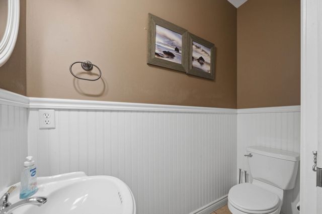 6915 W Garden Ridge Ct, Wichita, KS 67205