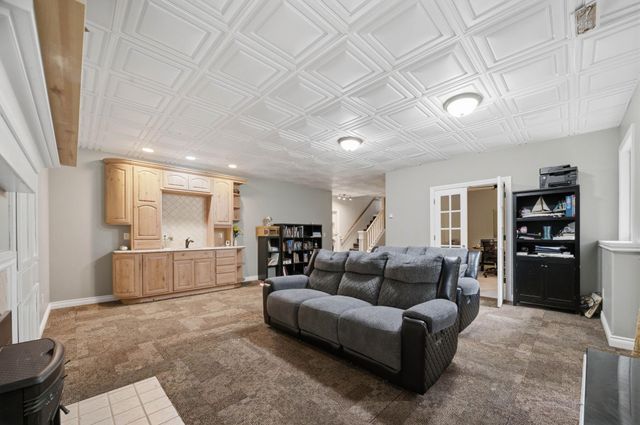 6915 W Garden Ridge Ct, Wichita, KS 67205