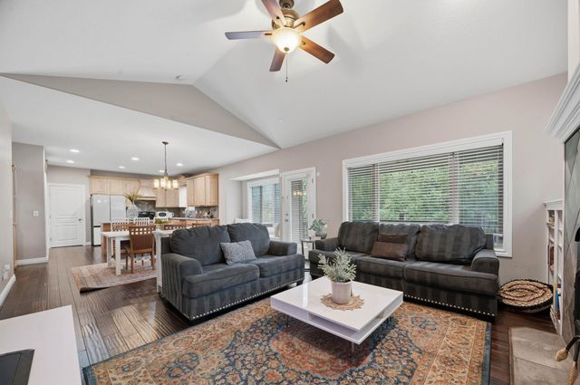 6915 W Garden Ridge Ct, Wichita, KS 67205