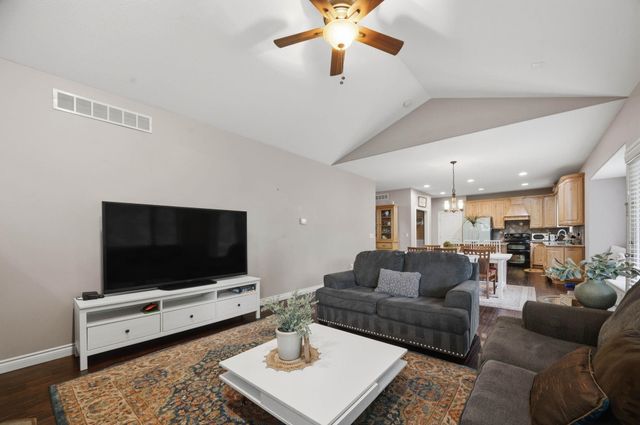 6915 W Garden Ridge Ct, Wichita, KS 67205