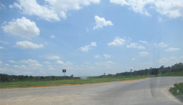 309 County Road 3405, Cleveland, TX 77327
