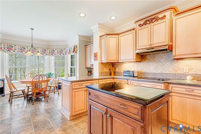 14461 Riverside Dr, Ashland, VA 23005
