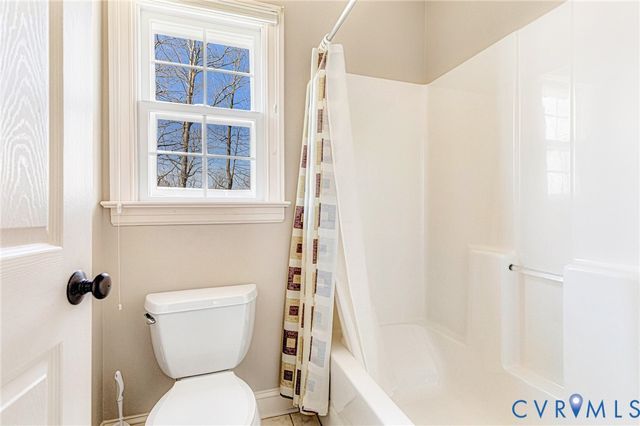 14461 Riverside Dr, Ashland, VA 23005