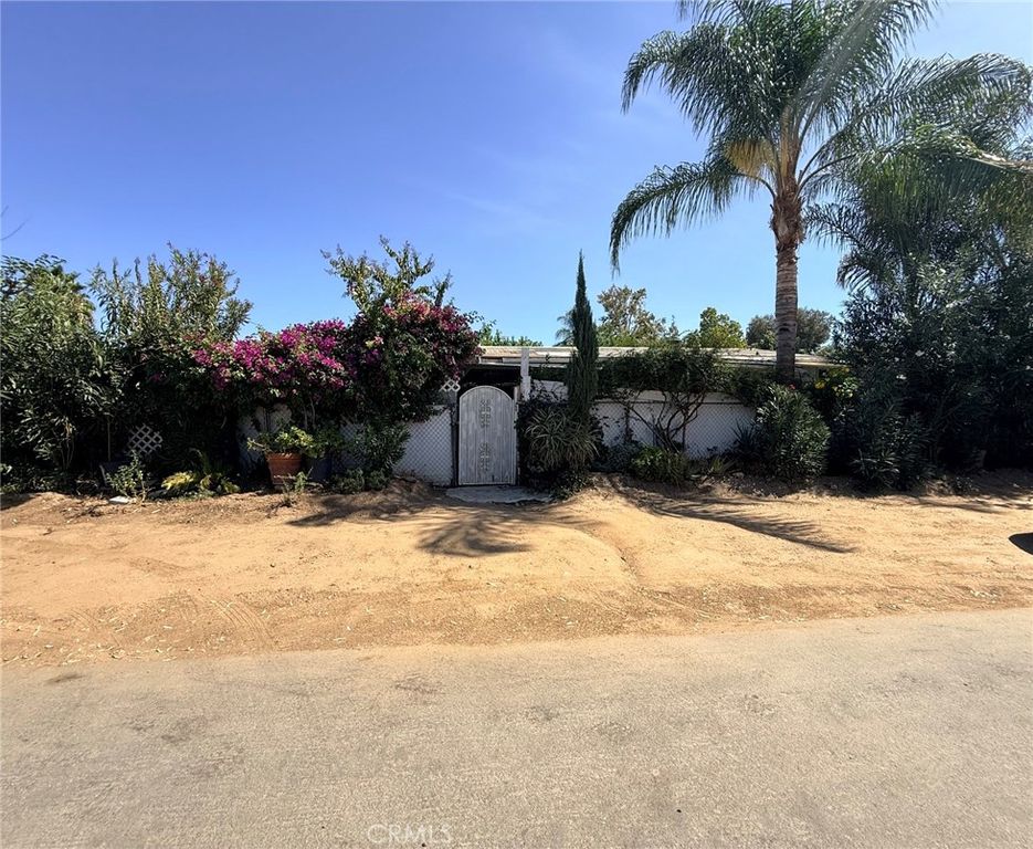 21240 Illinois, Wildomar, CA 92595 — exterior