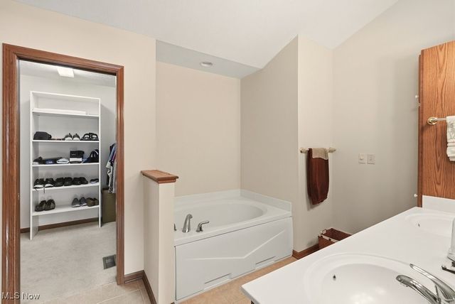 3605 Elmhurst Circle, Uniontown, OH 44685