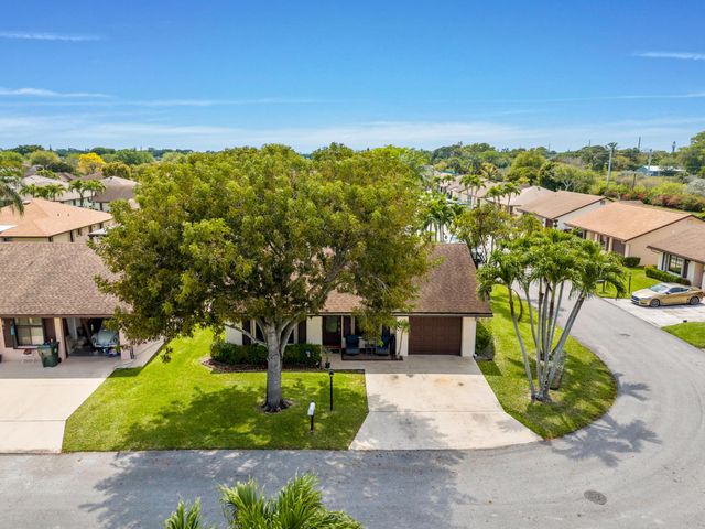 6266 Red Cedar Circle, Greenacres, FL 33463