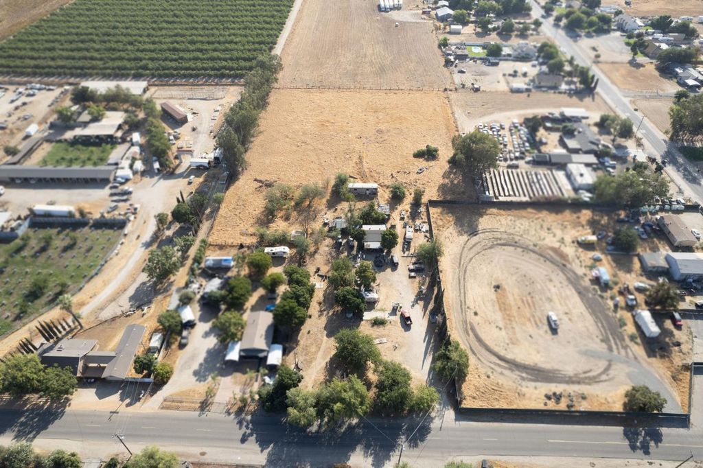 Image 2 of property listing at 6394 S Cherry Avenue, Fresno, CA 93706