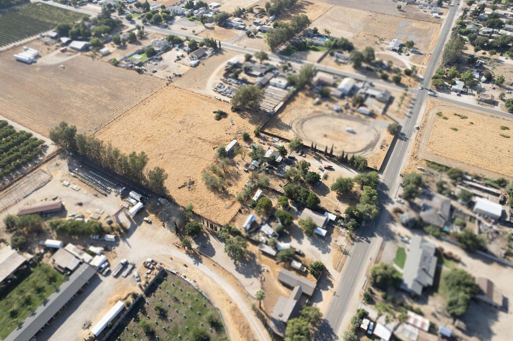 Image 4 of property listing at 6394 S Cherry Avenue, Fresno, CA 93706